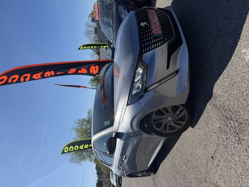 Peugeot 208 grise vendue